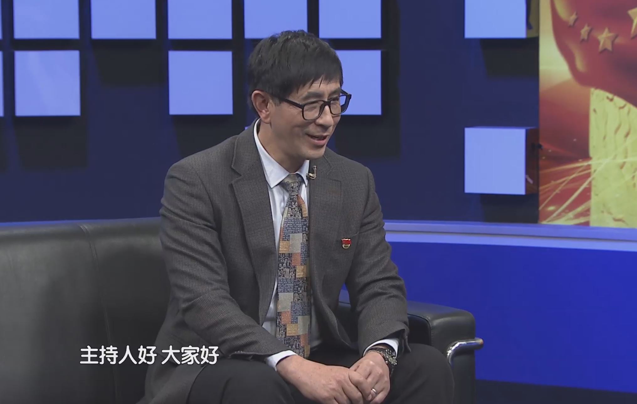 ��Ƶ���ŵ�355�ڣ���У��Ȼ������ѧԺ��־��������ͱ�������̨�᳹��ʵʮ�Ŵ����ر��Ŀ